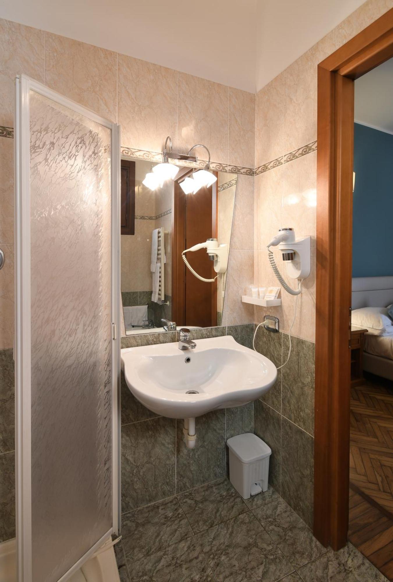 Hotel Cavour Rapallo Kültér fotó