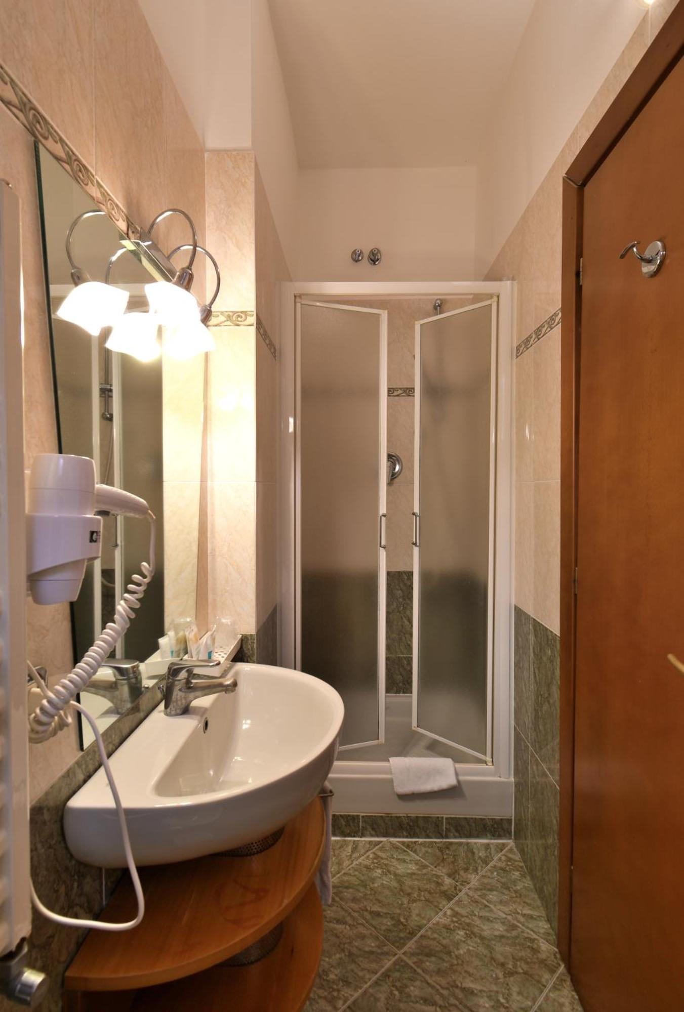Hotel Cavour Rapallo Kültér fotó